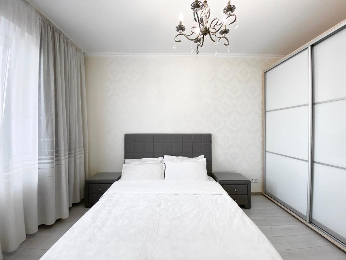 Most City Area Center Charming Apartment Dnipro Eksteriør bilde